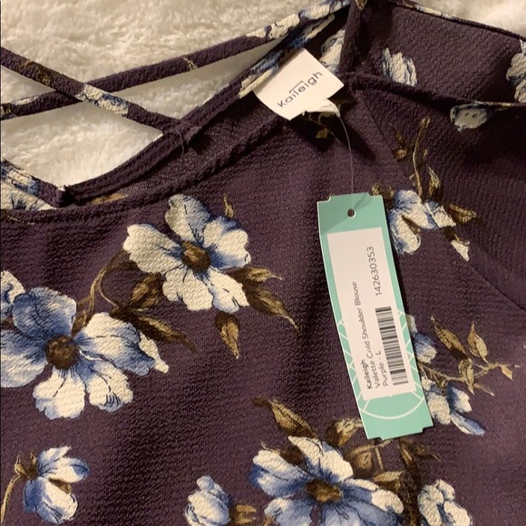 Top - Picture 2 of 2